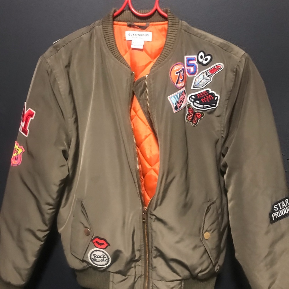 🔥 ARMY GREEN BOMBER JACKET WITH PATCHES LIKE NEW PREOWNED GREAT CONDITION